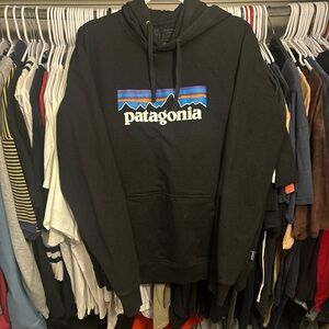 Patagonia Men's P-6 Logo
Uprisal Hoody - Black Sz Large
Great Condition